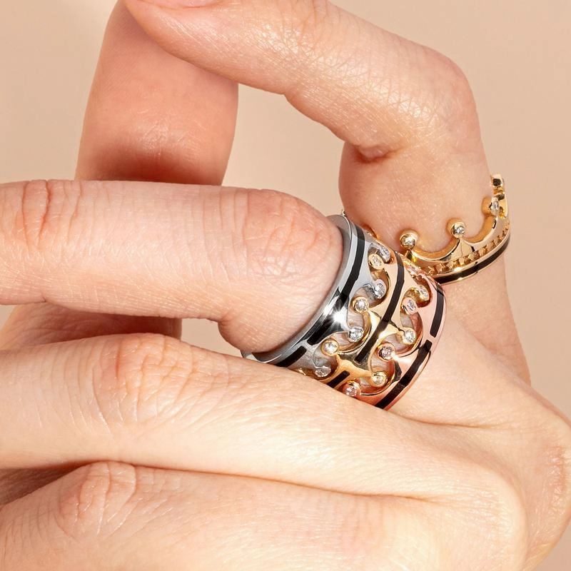 18ct Yellow Gold Whitby Jet Diamond Tiara Band Ring